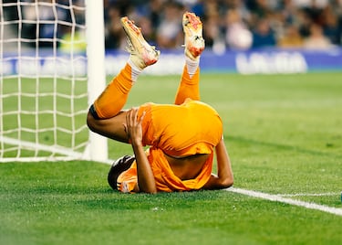 Revolcón de Kylian Mbappé tras errar una ocasión de gol.