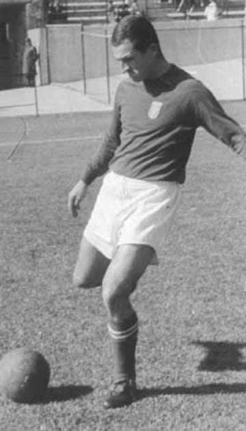 Santiago Wanderers: Juan Álvarez Tuvo dos etapas en el puerto, donde finalmente se retiró en 1975. Logró 84 goles con la camiseta verde y levantó el título de 1968.