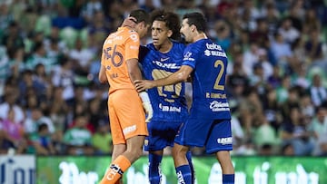 Rodrigo Parra, Adalberto Carrasquilla, Pablo Bennevendo of Pumas during the 1st round match between Santos and Pumas UNAM as part of the Liga BBVA MX, Torneo Apertura 2025 at TSM Corona Stadium, on July 12, 2025 in Torreon, Coahuila, Mexico
