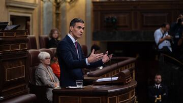 El presidente del Gobierno en funciones y candidato a la reelección, Pedro Sánchez, interviene durante la primera sesión del debate de investidura como presidente de Gobierno, en el Congreso de los Diputados, a 15 de noviembre de 2023, en Madrid (España). El Salón de Plenos del Congreso acoge hoy y mañana, 16 de noviembre, el debate de investidura del presidente del Gobierno en funciones, Pedro Sánchez. El secretario general del PSOE tiene el apoyo de 179 diputados de los 350 del Congreso. Está previsto que votarán a favor de que el líder socialista sea presidente del Gobierno tras exponer su programa PSOE, Sumar, ERC, Junts, EH Bildu, PNV, BNG y Coalición Canaria frente a los 171 en contra de PP, Vox y UPN. El acto se celebra en un momento de tensión por las concentraciones en la sede del PSOE en Ferraz y protestas en contra de la ley de amnistía registrada por los socialistas que beneficia a los implicados del 'procés'.
15 NOVIEMBRE 2023;INVESTIDURA;PLENO;CONGRESO;SANCHEZ;AMNISTIA;PSOE;GOBIERNO
Alejandro Martínez Vélez / Europa Press
15/11/2023