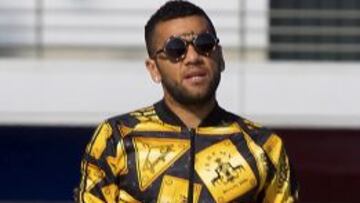 Alves, con uno de sus sorprendentes atuendos.