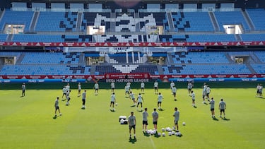 La selección española de fútbol se ha entrenado en La Rosaleda antes del encuentro frente a la República Checa.