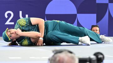 Paris (France), 09/08/2024.- Raygun of Australia breaks during her B-Girls round robin group B battle at the Breaking competitions in the Paris 2024 Olympic Games, at the La Concorde in Paris, France, 09 August 2024. (Francia, Concordia) EFE/EPA/CAROLINE BLUMBERG