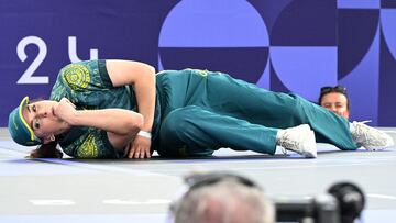 Paris (France), 09/08/2024.- Raygun of Australia breaks during her B-Girls round robin group B battle at the Breaking competitions in the Paris 2024 Olympic Games, at the La Concorde in Paris, France, 09 August 2024. (Francia, Concordia) EFE/EPA/CAROLINE BLUMBERG
