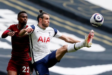 El galés, que tenía contrato con el Real Madrid hasta 2022, regresó al club que le vio explotar (2007-2013) y del que salió para aterrizar en el Bernabéu, en calidad de cedido por un año con el dorsal 9 y a las ordenes de Mourinho.
