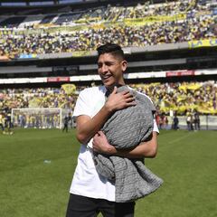 Edson Álvarez, desanimado por no tener a su familia en Amsterdam