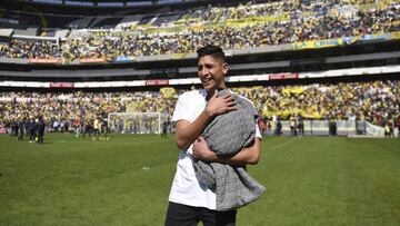 Edson Álvarez, desanimado por no tener a su familia en Amsterdam