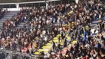 Aficionados de América y Pumas se enfrentaron en la tribuna