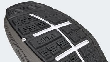 Cómodas, ligeras e ideales para hacer ejercicio: así son las zapatillas Adidas Falcon