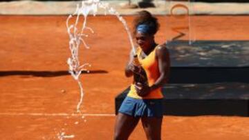 Serena Williams celebra su triunfo en la arcilla del Foro Itálico.