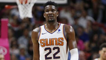 DeAndre Ayton con los Suns