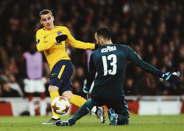 El 26 de abril de 2018 el Atlético visitó el Emirates Stadium. Se enfrentaba al Arsenal en las semifinales de Europa League. Los del Cholo habían realizado una mala fase de grupos en la Champions y cayó a Europa League. Fue pasando rondas y se plantó en la semifinal. Sufrió muchísimo, pero salió vivo del choque de Londres. El Atlético se quedó con diez por expulsión de Vrsaljko en el minuto 9 y aguantó todo el partido sin llevarse  un mal resultado. Una genialidad de Griezmann igualó el encuentro en el minuto 82. El Atlético formó con Oblak; Vrsaljko, Giménez, Godín, Lucas; Saúl, Thomas, Koke, Correa (Savic, 74’); Griezmann (Torres, 84’) y Gameiro (Gabi, 64’). A base de una buena defensa, de juntar líneas, los del Cholo sacaron un empate muy positivo. En la vuelta, en un Wanda Metropolitano lleno, el Atlético ganó 1-0 y se plantó en la final. La ganó al Marsella en Lyon: 0-3. Los del Cholo eran los favoritos para ganar el título y no defraudaron. Torres se llevó, por fin, la gran alegría de ganar un título con el equipo de su vida. 