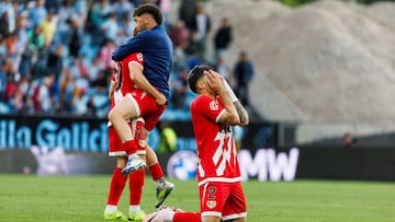 Los jugadores del Rayo celebran su victoria en Balaídos.