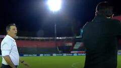 "Solos y mano a mano": la pelea de un ex DT de la U en Argentina