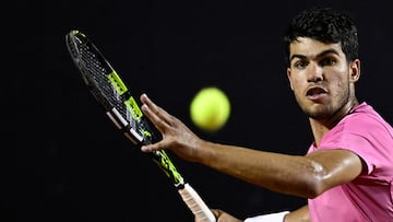 Consulta el horario y cómo y dónde ver el partido de octavos de final del Torneo de Río de Janeiro, ATP 500, entre Carlos Alcaraz y Fabio Fognini.