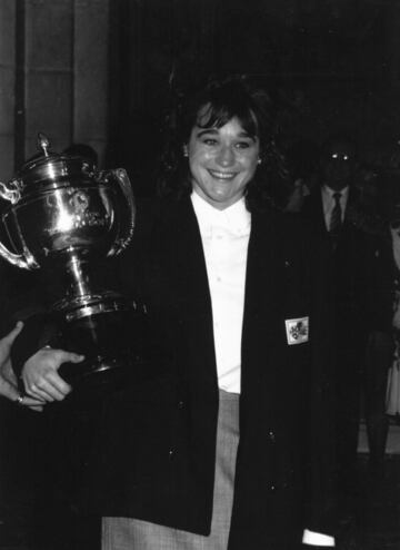 Recibi el Premio Reina Sofa a la mejor deportista espa?ola en 1983 y 1988, otorgado por el Consejo Superior de Deportes entregado en los Premios Nacionales del Deporte (en la imagen). Tambin recibi la Medalla de Oro de la Real Orden del Mrito Deportivo, otorgada por el CSD en 1994.