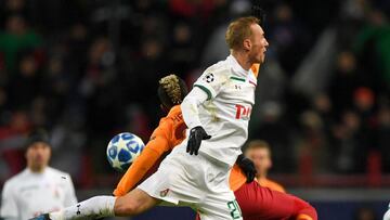 Galatasaray's Nigerian forward Henry Onyekuru and Lokomotiv Moscow's Russian midfielder Vladislav Ignatyev vie for the ball during the UEFA Champions League group D football match between FC Lokomotiv Moscow and Galatasaray at the RZD Arena in M