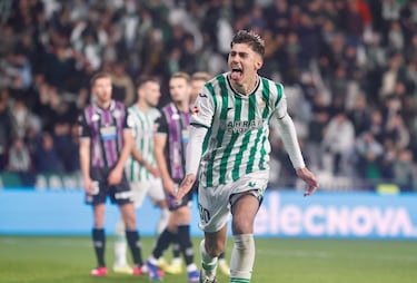 Cenes de la Vega condecora a Dani Requena