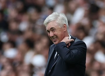 Emocionante despedida de la afición en el Bernabéu a Carlo Ancelotti. 