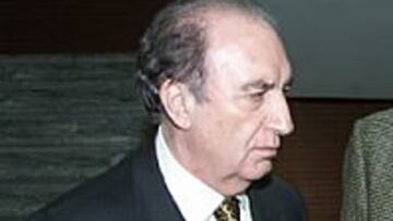 <B>REELEGIDO.</B> Eduardo Portela ha sido reelegido por decisión unánime como presidente de la ACB.