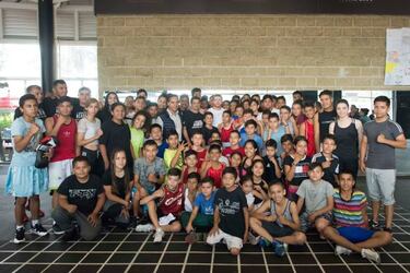‘Canelo’ a niños: “No busquen la fama, busquen la gloria”