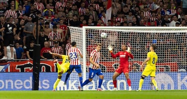 2-0. Conduce Marcos LLorente por su banda derecha. El defensa cuelga el balón tenso, al segundo palo, donde llega Nico González, superando a Santiago Mouriño, para rematar de cabeza y batir a Luiz Lúcio.