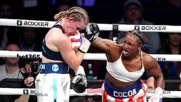 Claressa Shields y Savannah Marshall en el combate.