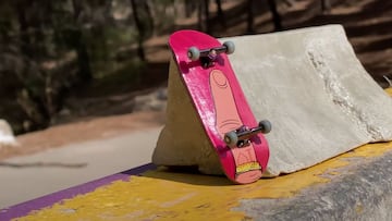 Un fingerskate de Jem en un skatepark DIY de Murcia.