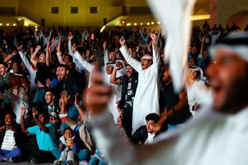 Qatar ganó 4-0 a los Emiratos Árabes, que ejercían de anfitriones, en la semifinal de la Copa de Asia. Los qataríes jugarán su primera final continental ante Japón.