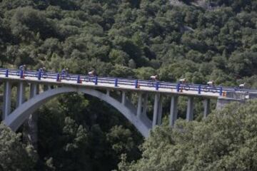 El pelotón durante la 16ª etapa de la Vuelta Ciclista a España 2016.