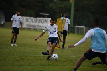 La Selección Colombia entrenó en Atibaia con la mira puesta en el duelo del jueves ante Brasil por Eliminatorias.