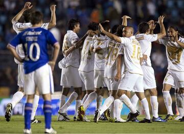 En el Apertura 2010. Cruz Azul ganó todos sus partidos como locales del torneo regular, pero en los cuartos de final perdieron 2-0 ante Pumas y quedaron fuera de la liguilla