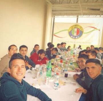 Bryan Carrasco, de Audax Italiano, subió esta foto compartiendo con sus compañeros de equipo.