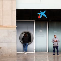 Las nuevas comisiones de Caixabank y Santander