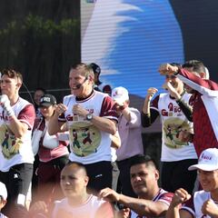 Julio César Chávez imparte clase masiva de box en el Zócalo e impone Récord Guinness