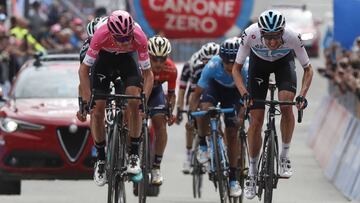 British rider and pink jersey Christopher Froome (L) crosses the finish line with Dutch teammate Wout Poels during the 20th stage from Susa to Breuil-Cervinia of the 101th Giro d'Italia, Tour of Italy, on May 26, 2018 in Cervinia, Italy. / AFP PHOTO