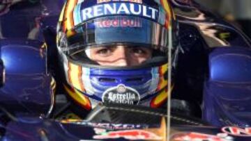 Carlos Sainz, en el interior de su Toro Rosso.
