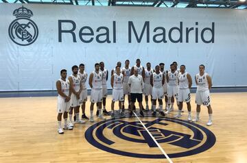Los 16 jugadores del Real Madrid.