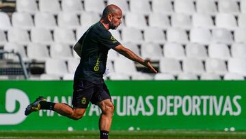José Alberto López, entrenador del Racing.