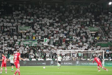 El Sardinero protest por el horario del partido.