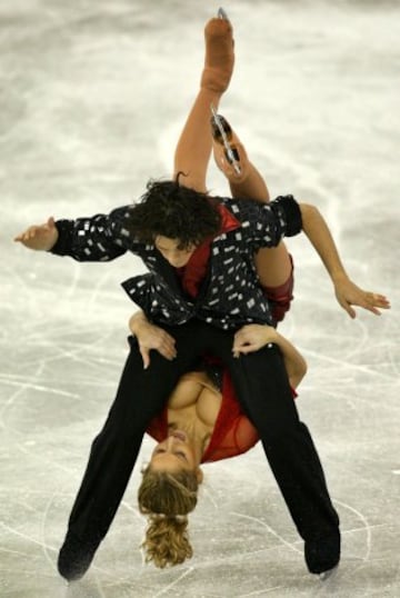 La pareja húngara de patinaje artístico formada por Nora Hoffmann y Attila Elek. descuido