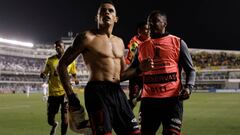 Soccer Football - Copa Libertadores - Brazil&#039;s Santos v Ecuador&#039;s Barcelona - Vila Belmiro Stadium, Santos, Brazil - September 20, 2017. Jonathan Alvez of Barcelona celebrates with teammates after scoring a goal. REUTERS/Paulo Whitaker