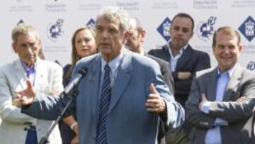 Ángel María Villar, presidente de la RFEF, en la inauguración del campo de Futbol de Coia en Vigo.