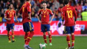 PREOCUPADOS. Tras el empate en Gijón contra Finlandia, España debe ganar en París para clasificarse para el Mundial de Brasil.