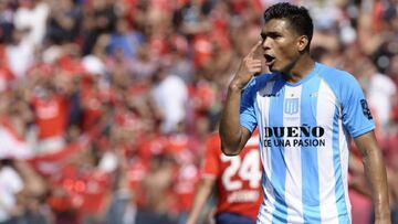 Teófilo Gutiérrez durante un partido con Racing.