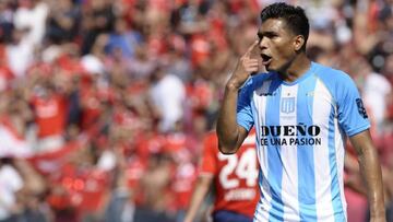 Te&oacute;filo Guti&eacute;rrez durante un partido con Racing.