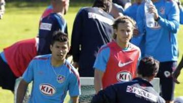 <b>TOCADO. </b>Kun ya mostró el jueves molestias en esa zona.