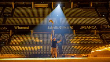 El multiinstrumentista Abraham Cupeiro, durante su ensayo en el estadio de Balaídos.