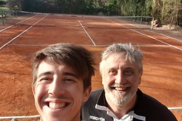 Arthur Reymond, junto a su padre Laurent delante de 'su' pista.