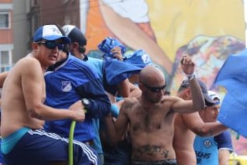 Las calles de Bogotá se pintan de azul y blanco